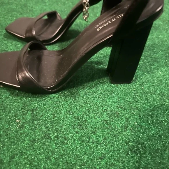 Beautiful Sandals - Picture 4 of 5